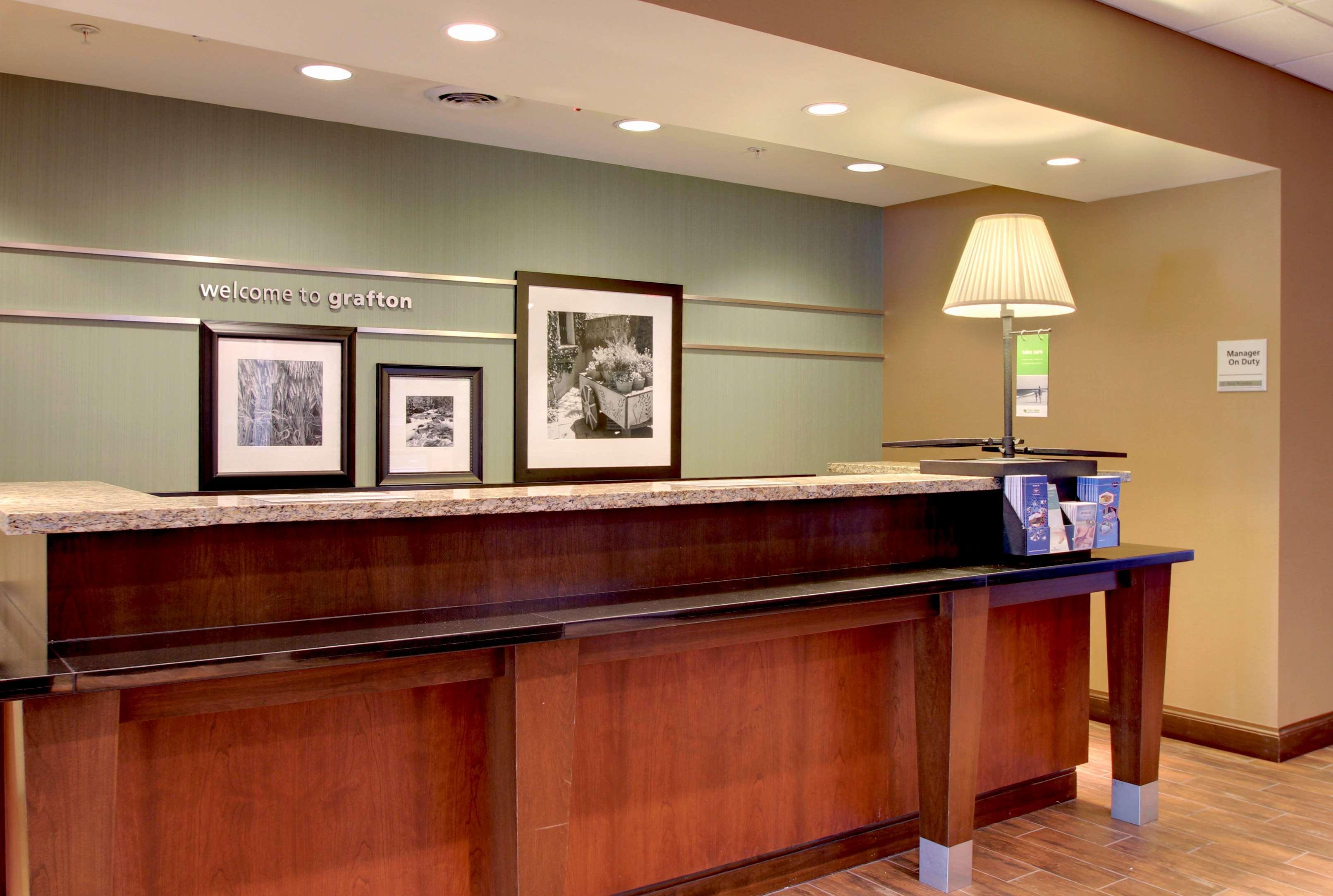 Hampton Inn & Suites Grafton Interior photo