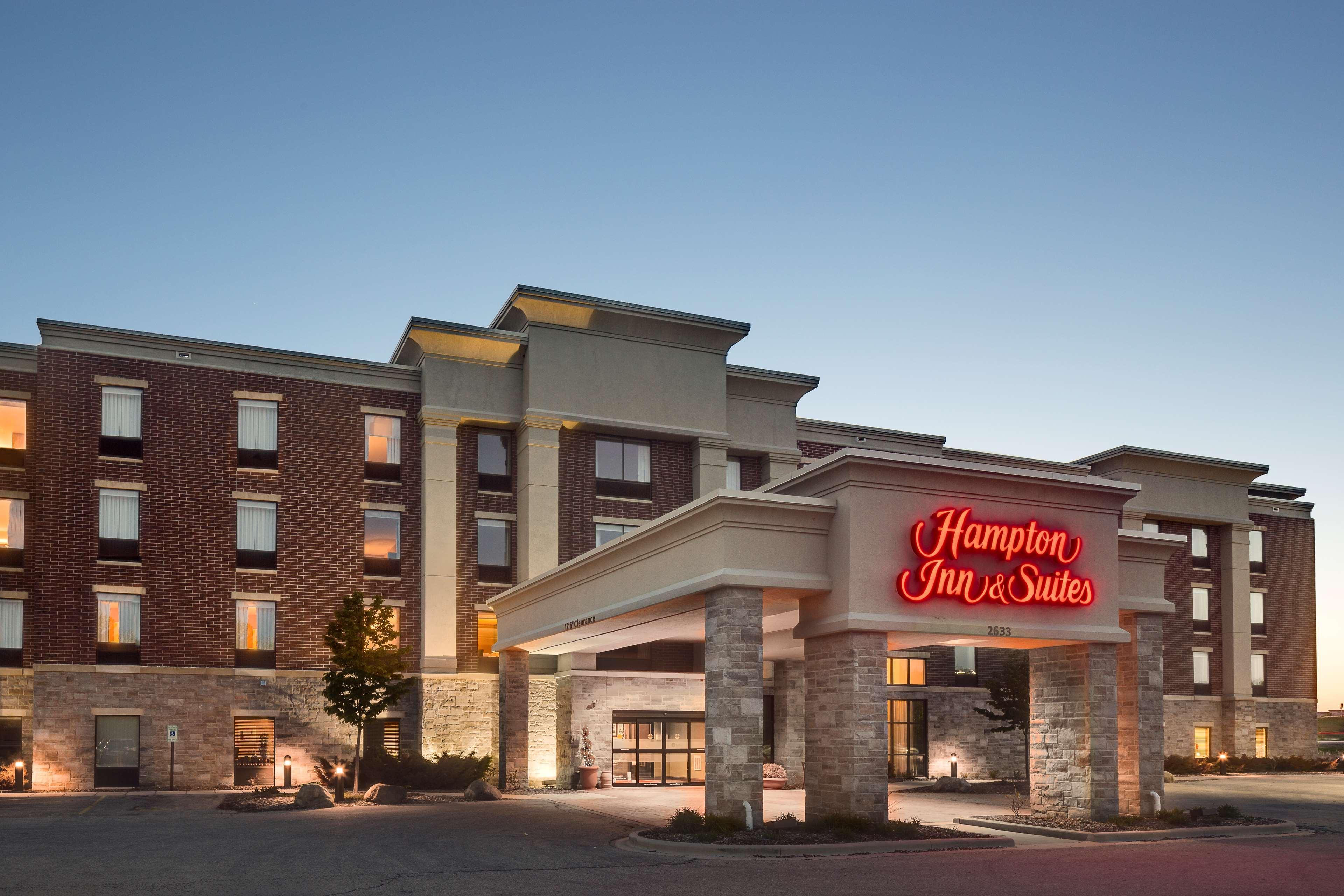 Hampton Inn & Suites Grafton Exterior photo